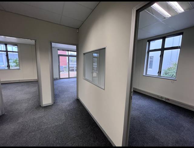 124M² OFFICE TO LET IN CENTURY CITY